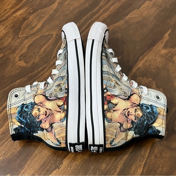 Converse Wonder Woman chick Taylor  high top shoes size 6 women 4 men DC comics - Picture 6 of 13